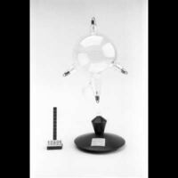 Voorwerpen\10800\10895.jpg; V10895; ; Vacuum-ontladingsbuisVacuum discharge tube